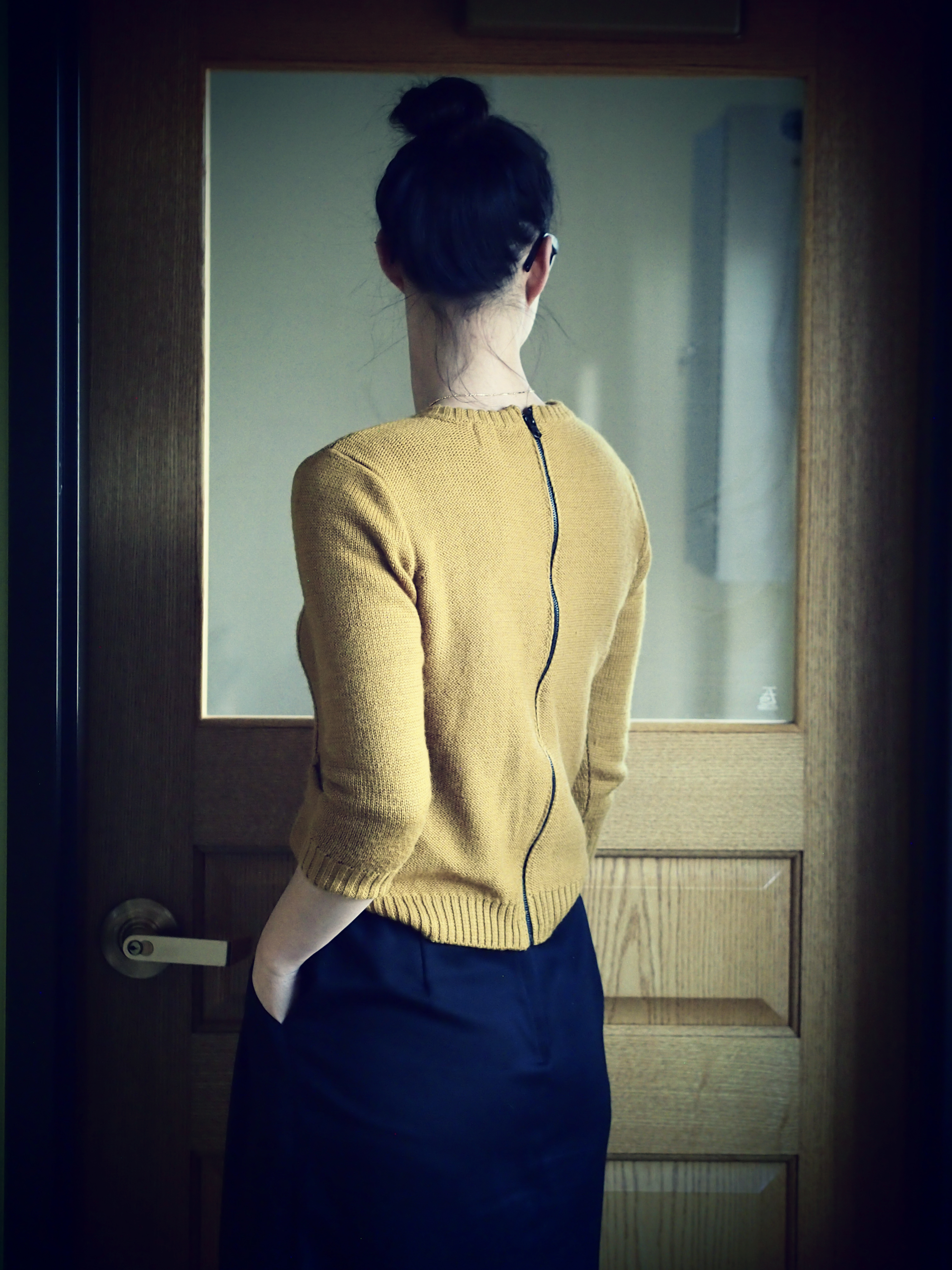 urban outfitters back zip sweater2